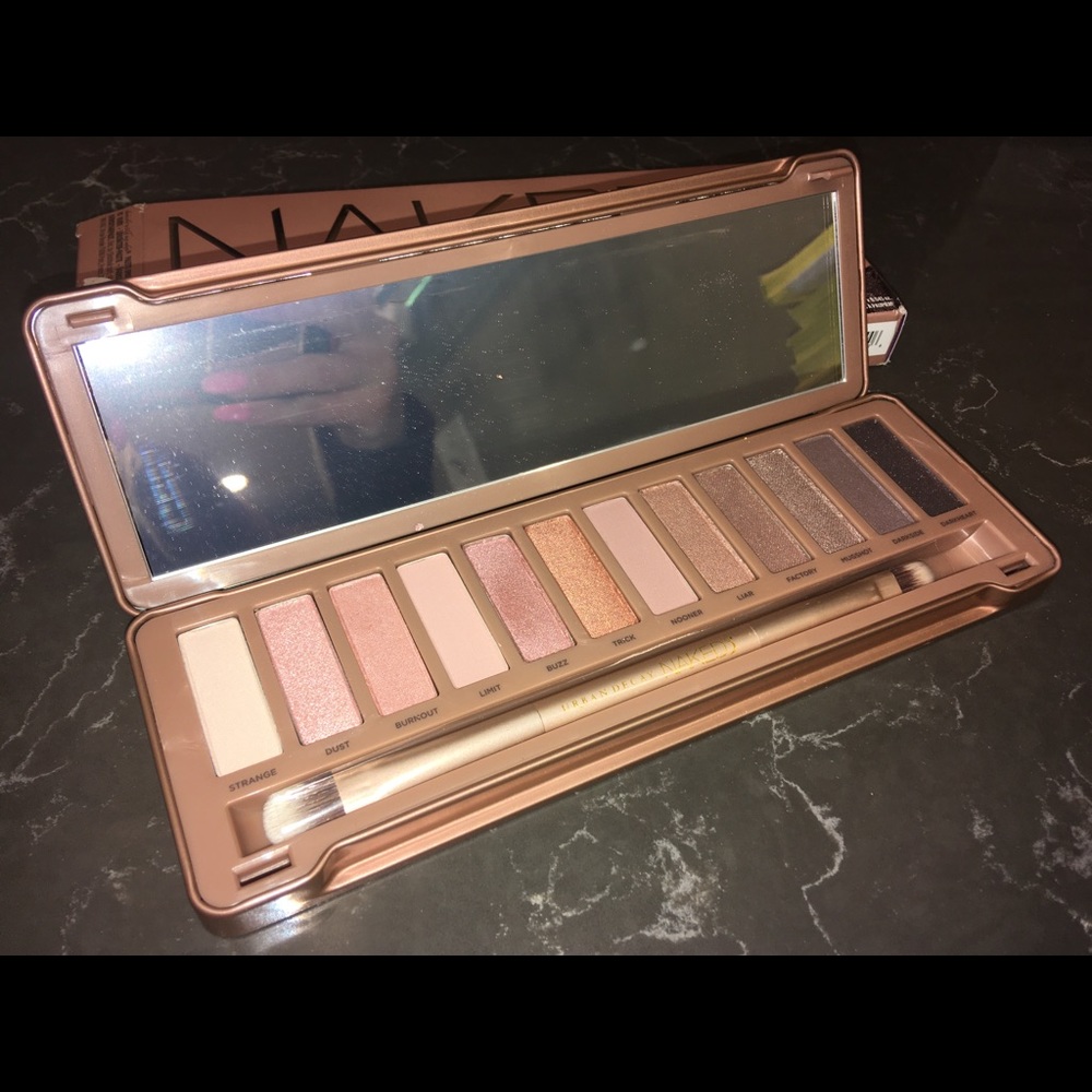 NAKED 3 URBAN DECAY